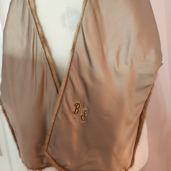 Elegant Blonde Mink Fur Stole - Picture 7 of 13